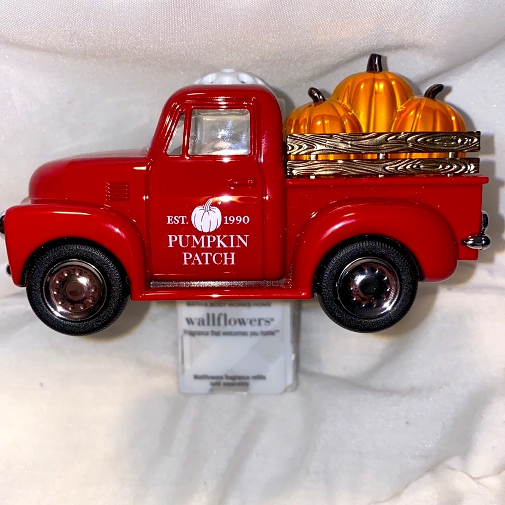 Pumpkin Patch Red Truck Carrying Pumpkins Wallflower Plug In